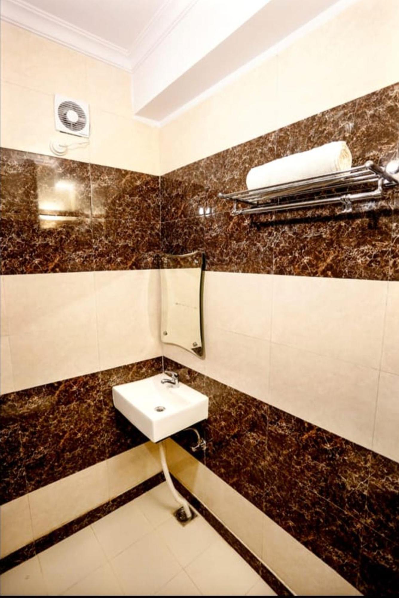 Airport Hotel Edge Home Stay Nueva Delhi Exterior foto