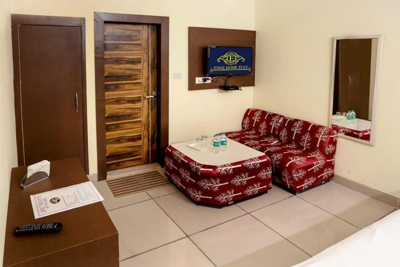 Airport Hotel Edge Home Stay Nueva Delhi Exterior foto