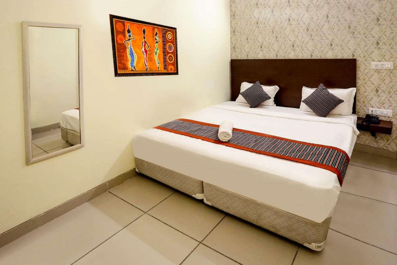 Airport Hotel Edge Home Stay Nueva Delhi Exterior foto