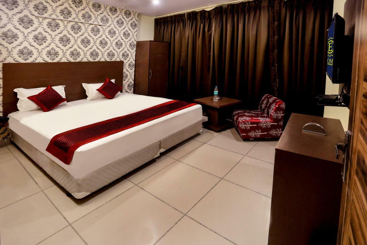 Airport Hotel Edge Home Stay Nueva Delhi Exterior foto