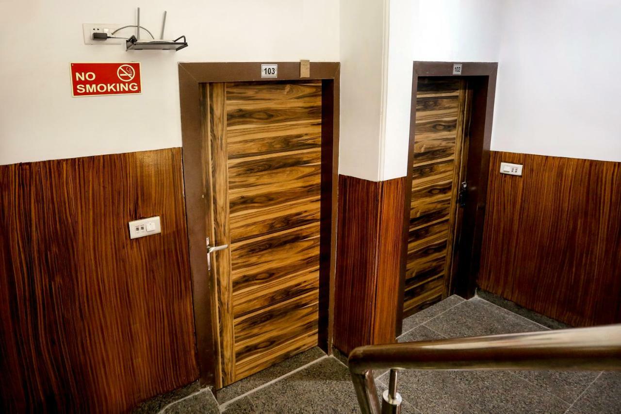 Airport Hotel Edge Home Stay Nueva Delhi Exterior foto