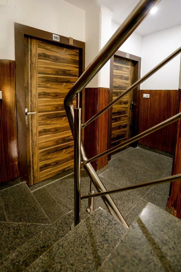 Airport Hotel Edge Home Stay Nueva Delhi Exterior foto
