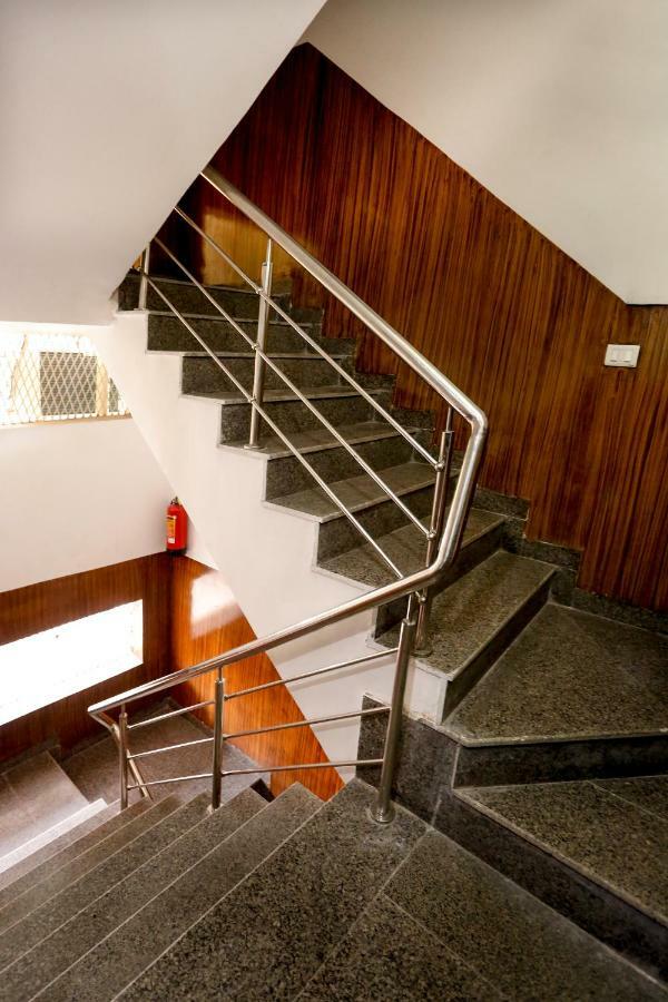 Airport Hotel Edge Home Stay Nueva Delhi Exterior foto