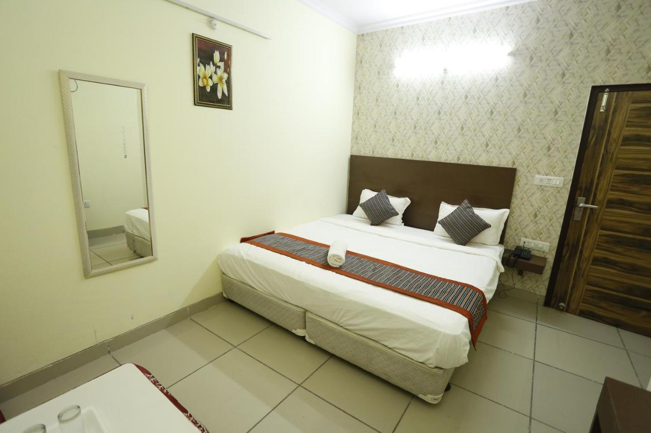 Airport Hotel Edge Home Stay Nueva Delhi Exterior foto
